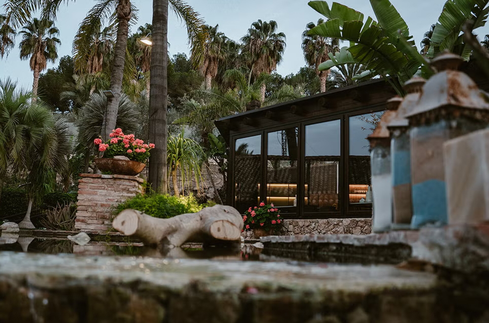 CABAÑA BUENAVISTA - Si te sobran entre 150 y 200 € por comensal puedes disfrutar de este dos estrellas Michelin. Es una absoluta pasada