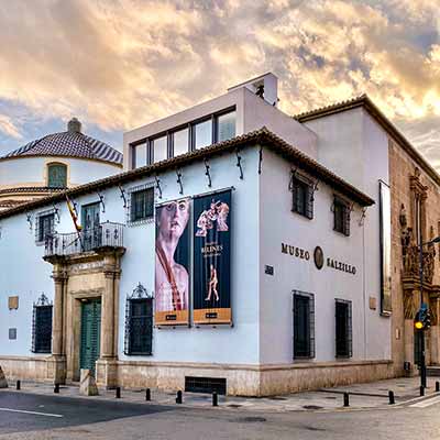 MUSEO SALZILLO - Ofrece al visitante toda la obra del genial escultor barroco murciano, ubicado en la preciosa Iglesia de Nuestro Padre Jesús