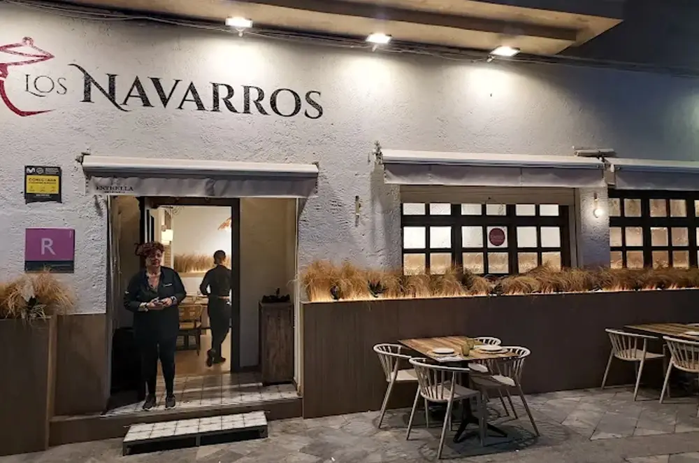 LOS NAVARROS - Comida tradicional a buen precio, situado en una de las plazas del corazón de la ciudad. Pese al nombre, no son familiares