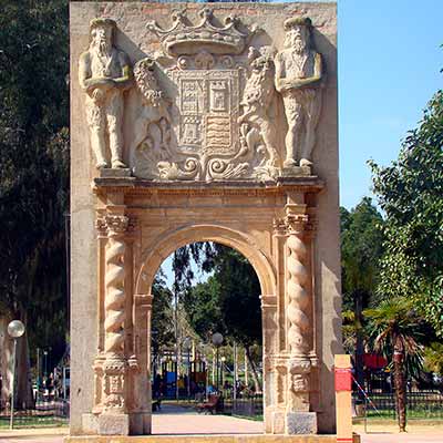 PASEO Y JARDINES DEL MALECÓN - Un emblemático paseo del siglo XVIII que discurre junto al río a través de jardines y monumentos, adentrándose hasta 1,5 kilómetros en la huerta de Murcia