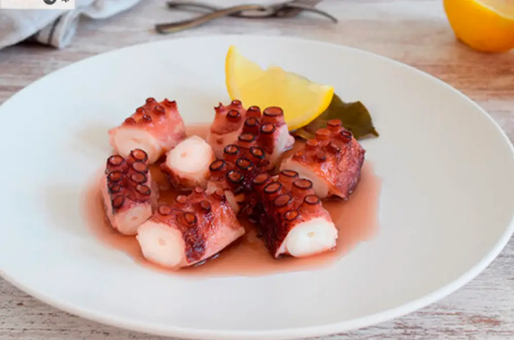 PULPO A LA MURCIANA - Hecho al horno con pimienta y un chorro de limón. Más tierno que el abrazo de un bebé
