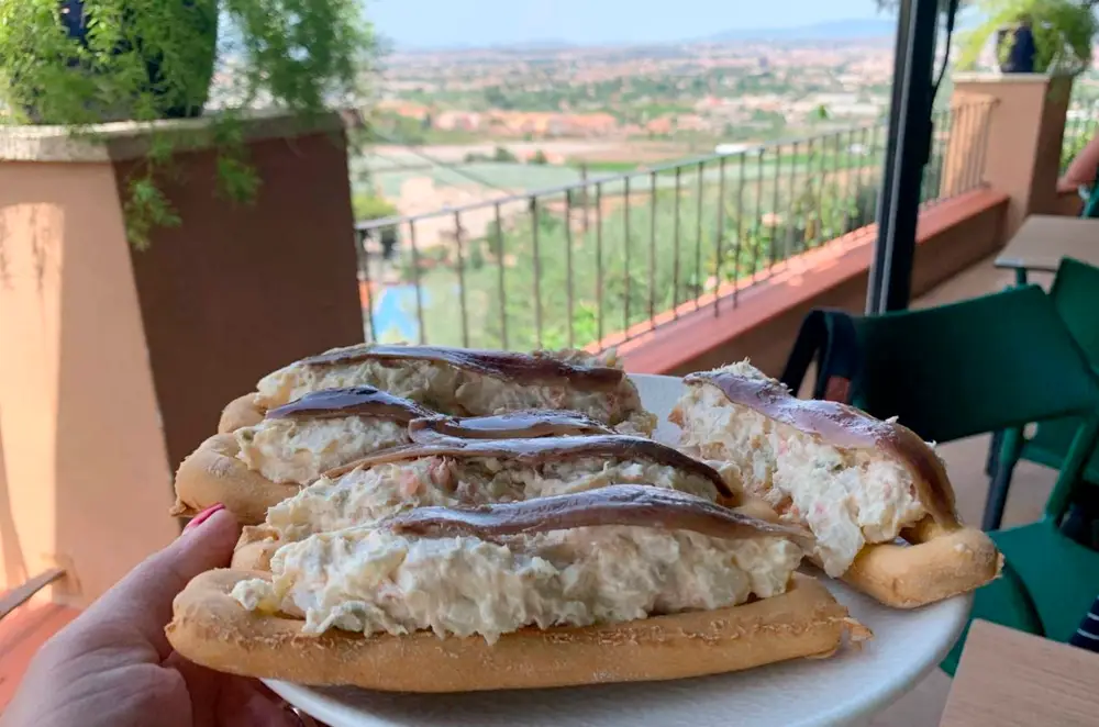 TERRAZA QUITAPESARES - Comida típica murciana con unas vistas espectaculares de la ciudad. No es el mejor, pero sí de los más encantadores
