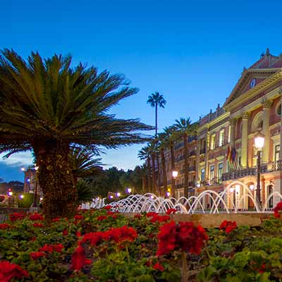 JARDÍN DE LA GLORIETA - Denominada oficialmente como Glorieta de España, es uno de los espacios urbanos de esparcimiento más vividos y concurridos de Murcia
