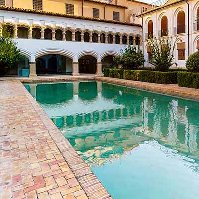 MUSEO DE SANTA CLARA - Desde el museo podrás admirar la alberca árabe del siglo XIII, un oasis de paz y tranquilidad en medio de la ciudad