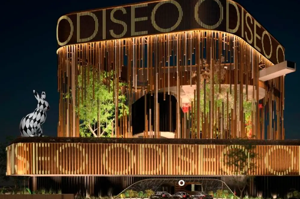 ODISEO - En un edificio imponente a las afueras de la ciudad tienes todo en uno, discoteca, casino, restaurente, etc